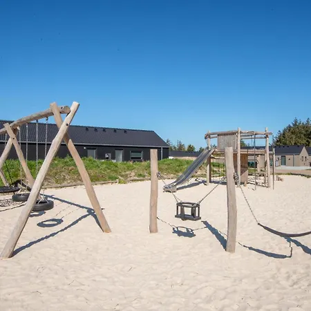 4 Bedroom Awesome In Hébergement de vacances Glesborg